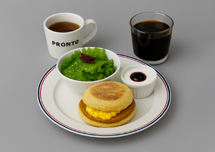ソーセージマフィン＋サラダ＋オニオンスープ＋ヨーグルトorゆで卵＋下記のドリンク