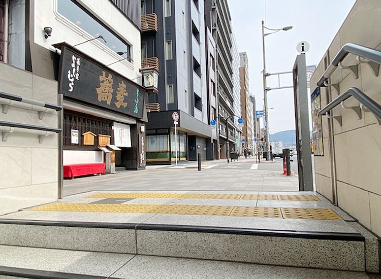 When you walk straight up to the ground, you will see the signboard of a soba restaurant on the left.